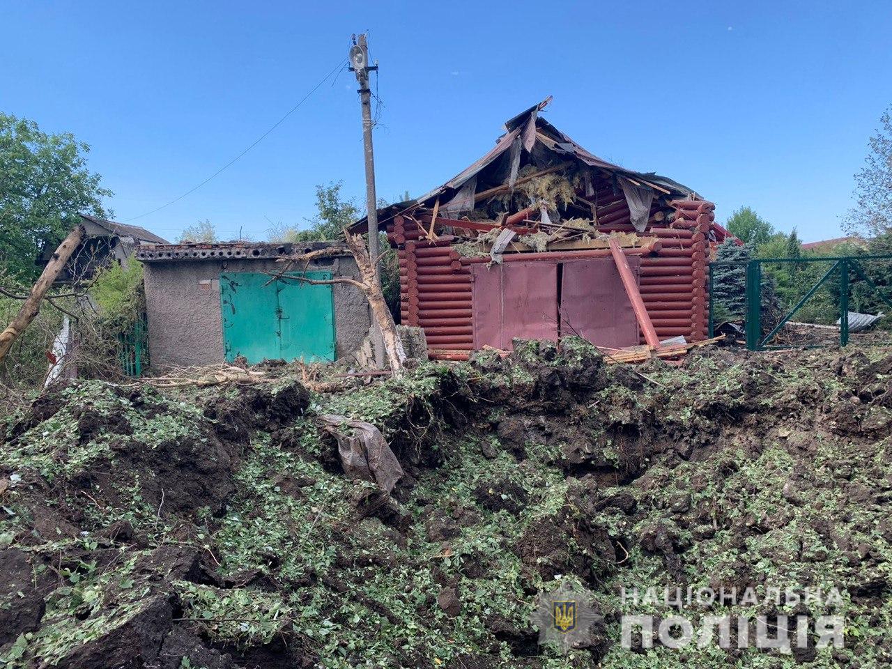 разрушенный частный дом после обстрела РФ в Донецкой области