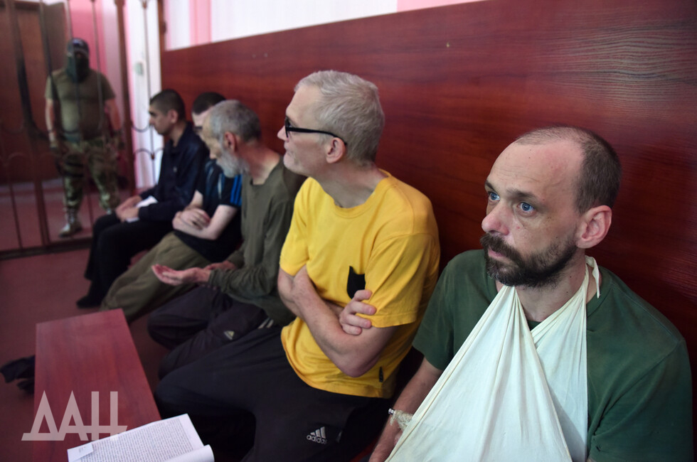 Иностранных пленных, которых держат в плену т.н. “ДНР” вероятно не казнят до октября. В чем причина