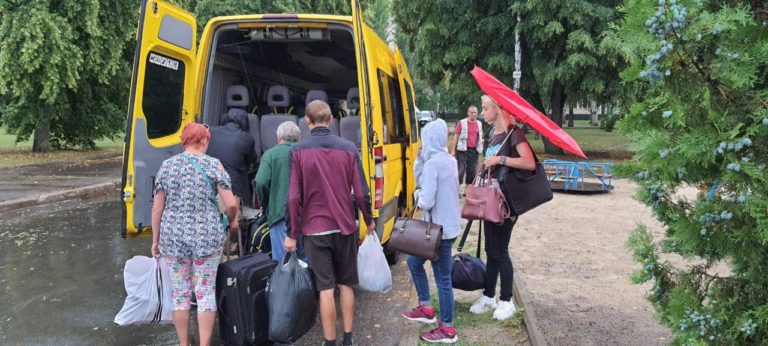 У Слов’янську ще не збирають підписи про відмову від евакуації. Людям поки дають шанс виїхати