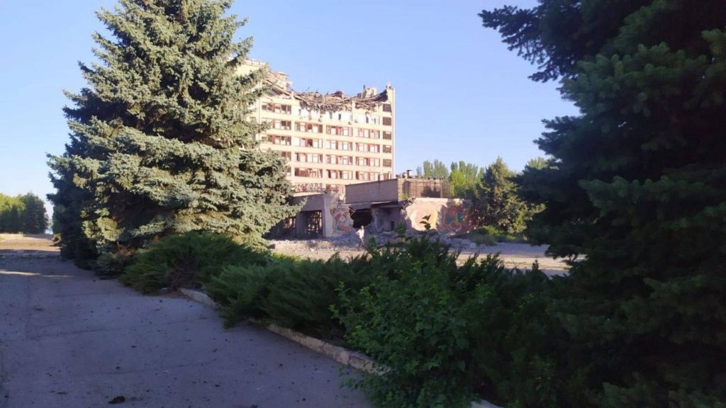 У Світлодарську знищили готель “Донбас” з унікальною мозаїкою на стінах (ФОТО)