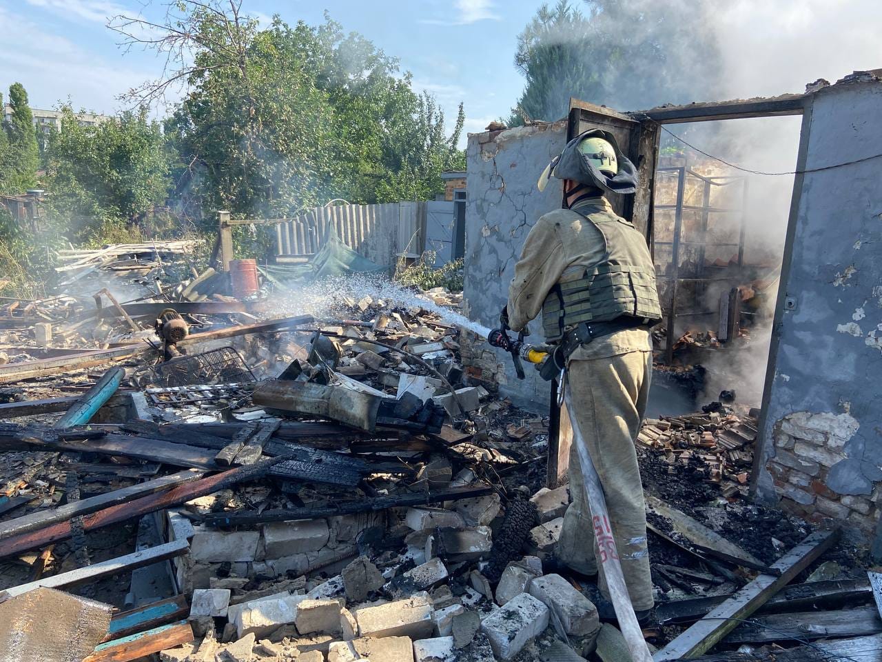 Оккупанты ударили по частному дому в Бахмуте. Есть погибшие 1