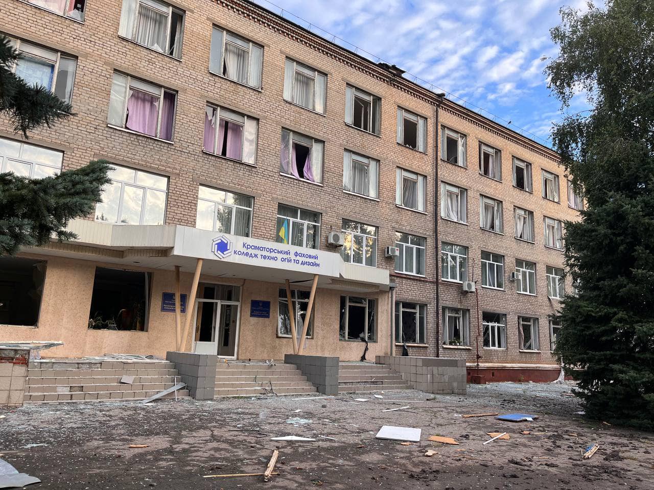 Утром 19 августа россияне обстреляли Краматорск: попали в колледж и академию (ФОТО, ВИДЕО) 2