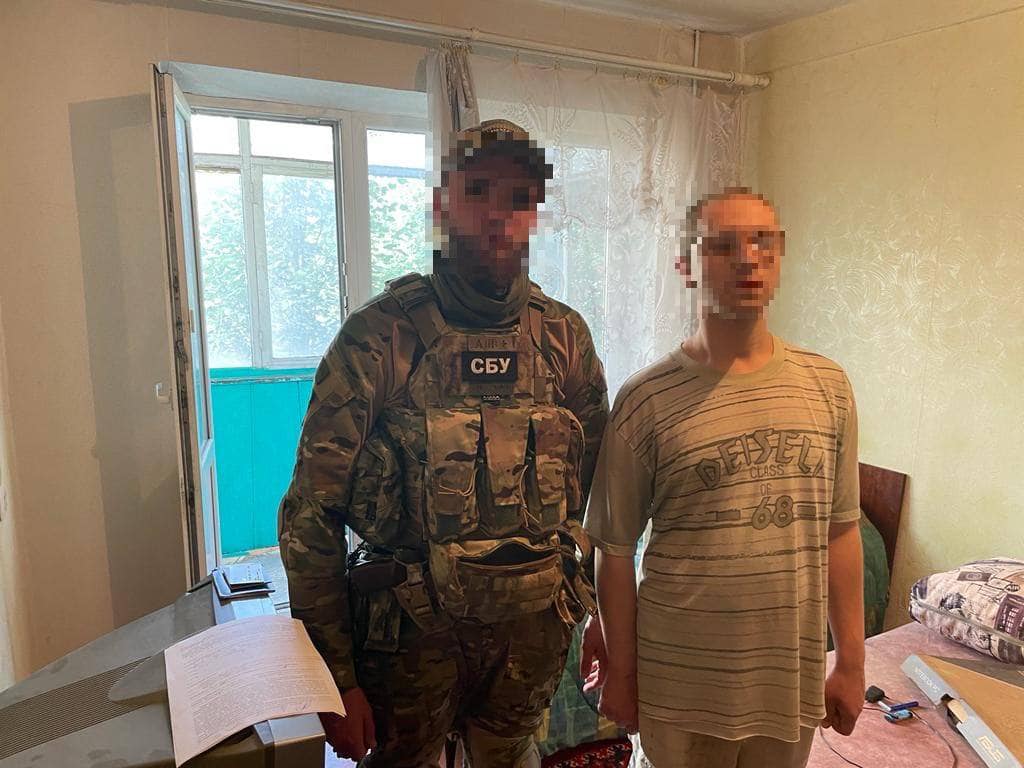 Двух мужчин из Донецкой области подозревают в корректировке огня по водопроводу и “HIMARS” 1
