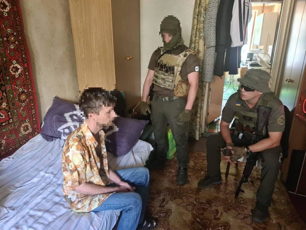 Двух мужчин из Донецкой области подозревают в корректировке огня по водопроводу и “HIMARS”