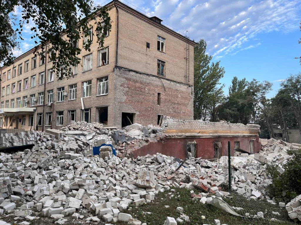 Утром 19 августа россияне обстреляли Краматорск: попали в колледж и академию (ФОТО, ВИДЕО)