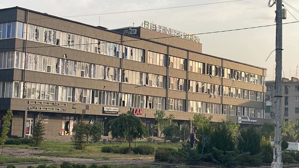 Окупанти обстріляли центр Слов’янська ракетами. Обійшлося без жертв (ФОТО, ВІДЕО)