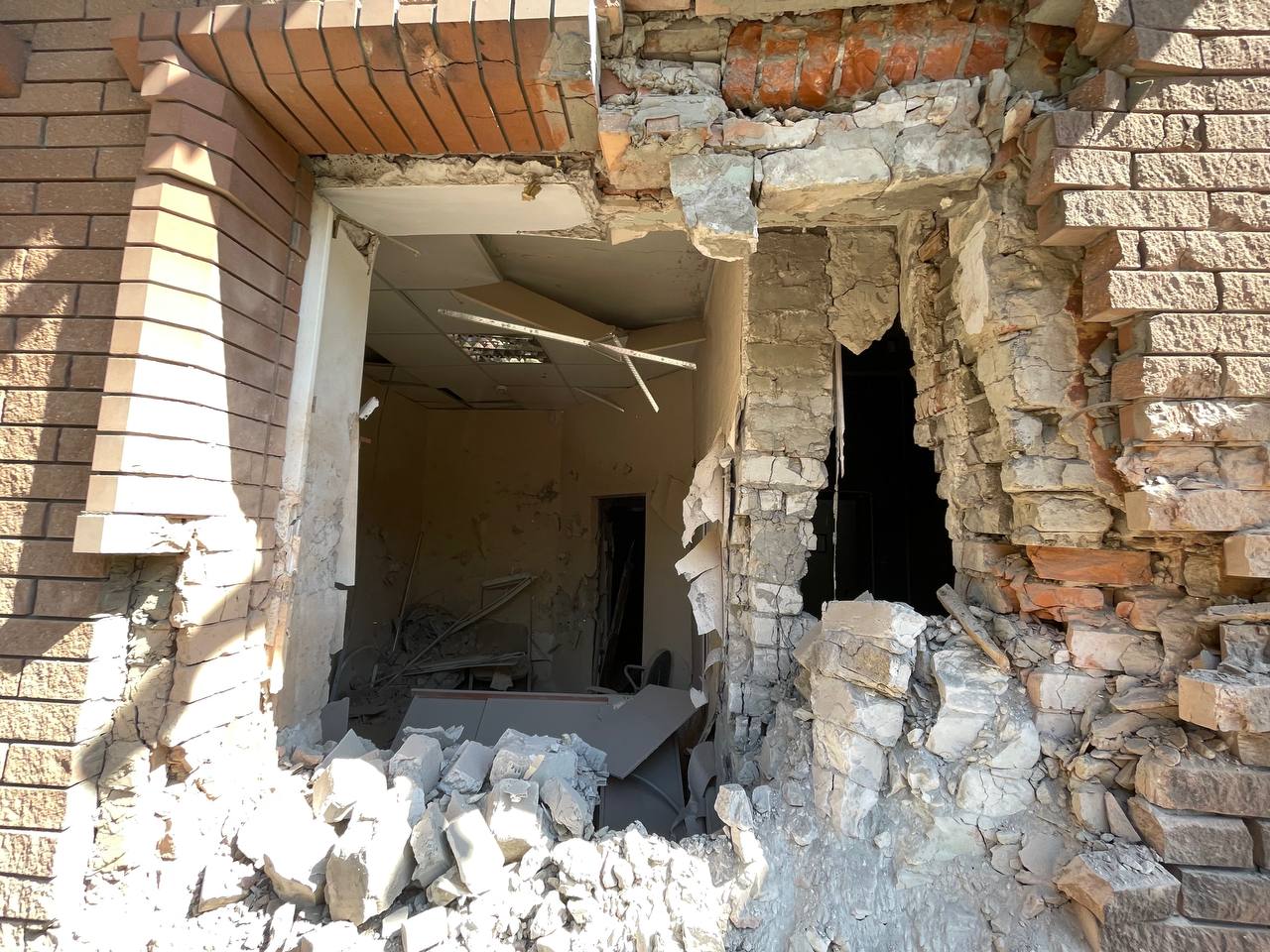 Оккупанты в Славянске разрушили базу украинского Красного Креста 2