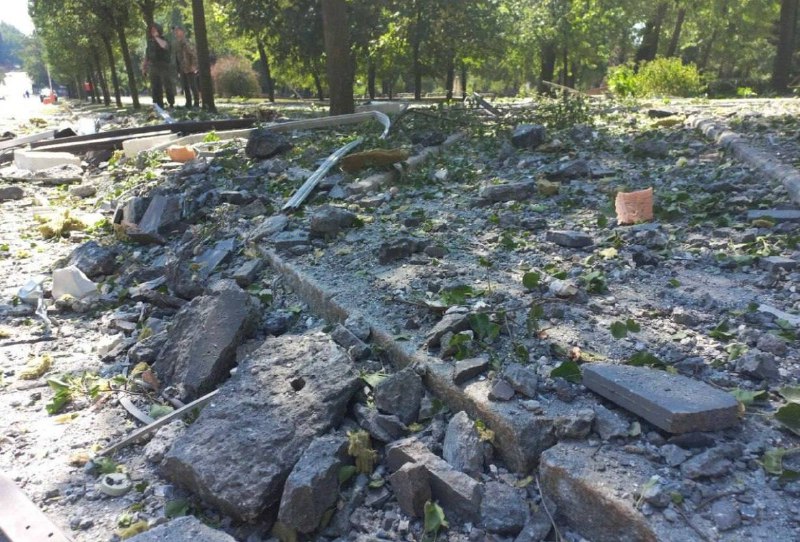Мощные взрывы в Донецке: обстреляли “администрацию” главаря т.н. “ДНР” 3