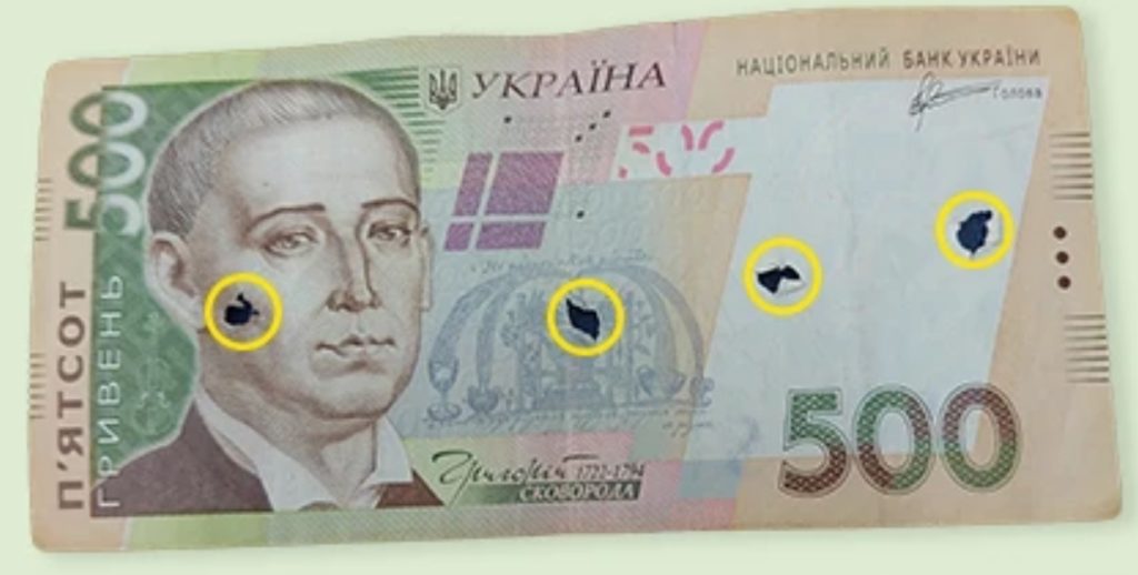 Крадені гроші: українцям радять відмовлятися від пошкоджених купюр. Як розпізнати награбоване