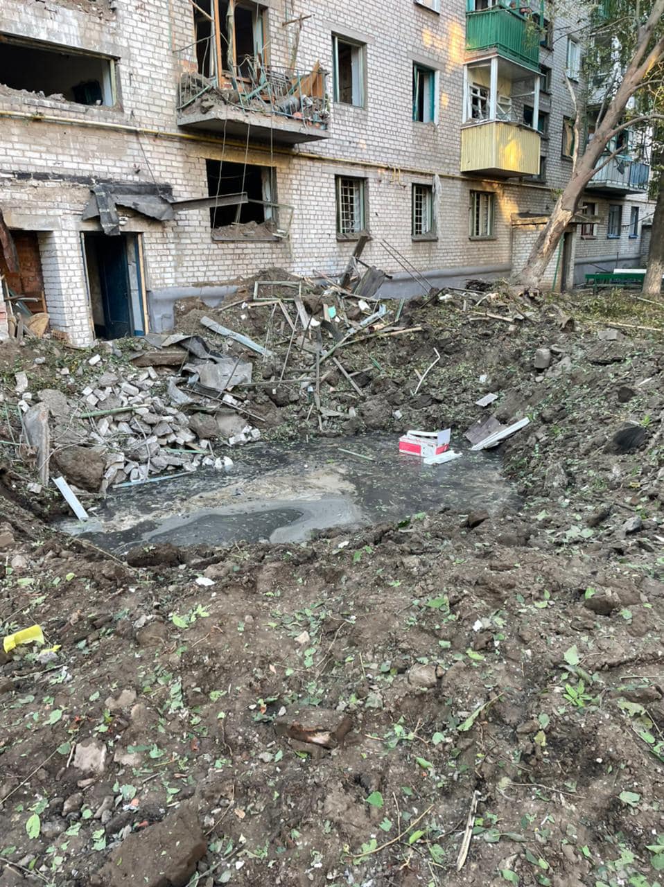 Оккупанты ударили по многоэтажкам в Славянске: обошлось без жертв 1