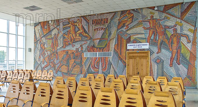 Восстановлению не подлежит. В Мариуполе уничтожили уникальную мозаику “Металлурги” и работы Аллы Горской 6