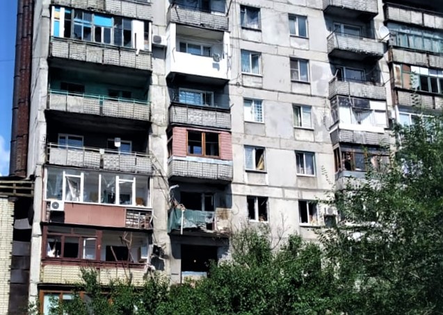 Російські війська вгатили по житловому кварталу Торецька: 8 людей загинули, 4 поранені (ФОТО)