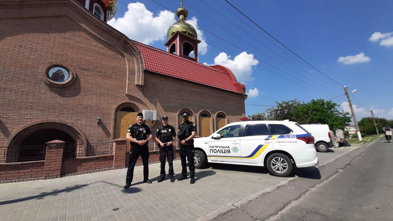 Як патрульні поліцейські Донеччини охороняють порядок під час відкритої війни