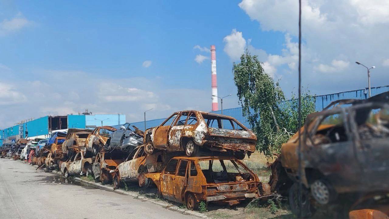 Душ на вулиці та потрощені авто: як нині живуть мешканці окупованих частин Донеччини та Луганщини (ФОТО) 3