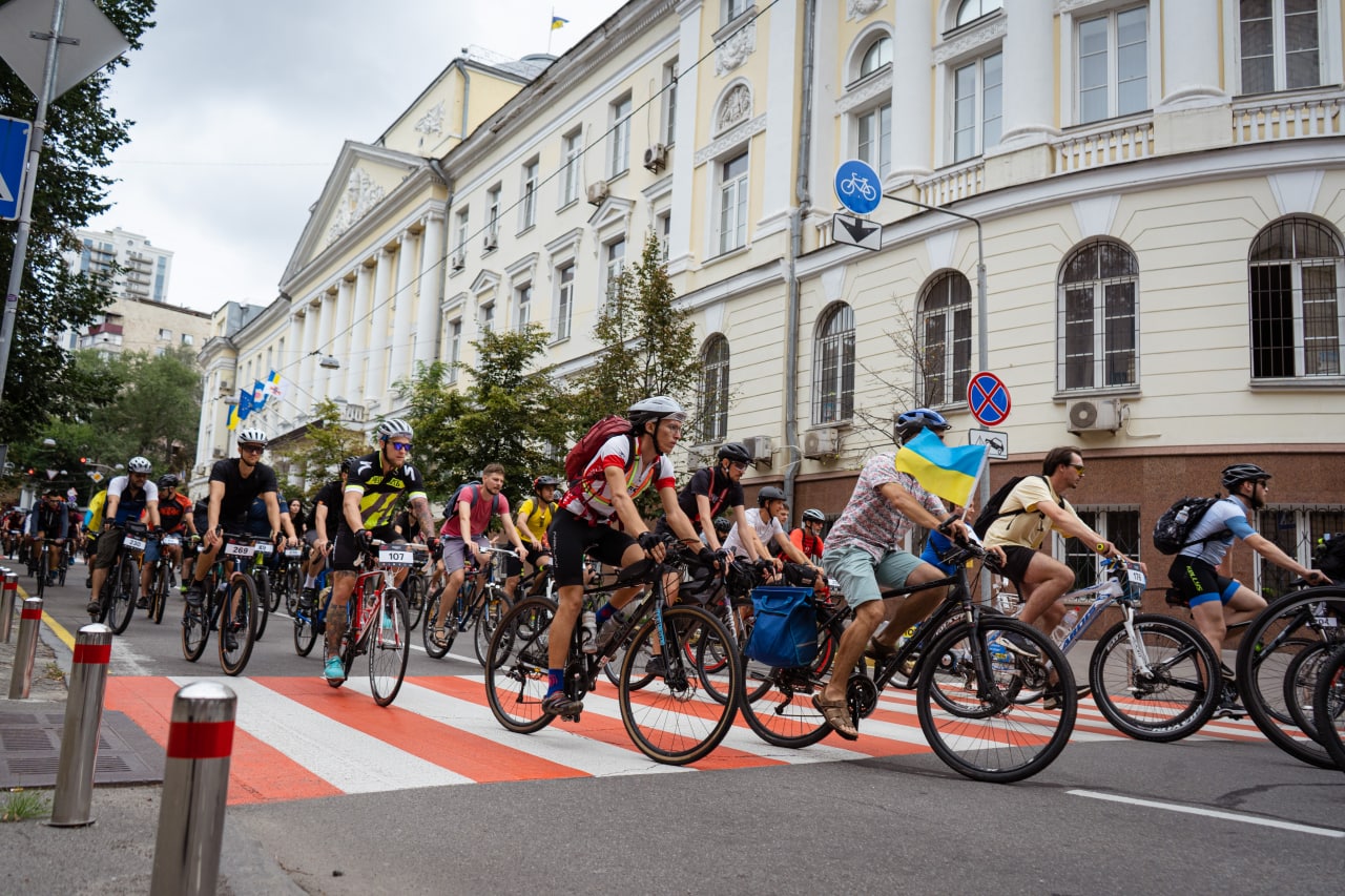 Собрали 180 тысяч гривен: в Киеве провели благотворительный велопробег в поддержку ВСУ и пленных “Азовстали” (ФОТО, ВИДЕО) 2