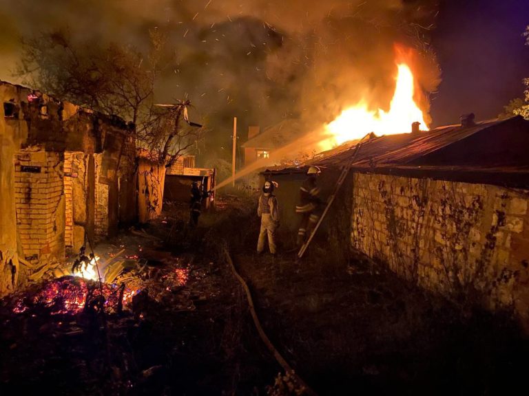 Поранений під час гасіння пожежі рятувальник з Донеччини помер