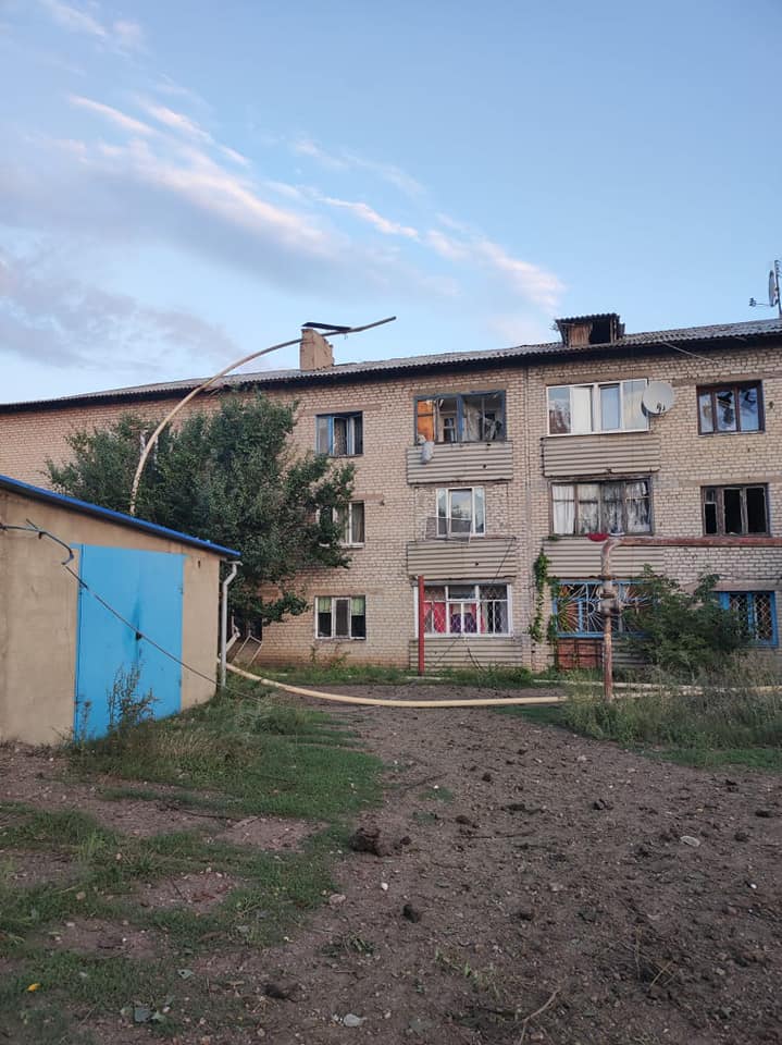 Оккупанты ударили по школе в Константиновке (ФОТО) 2