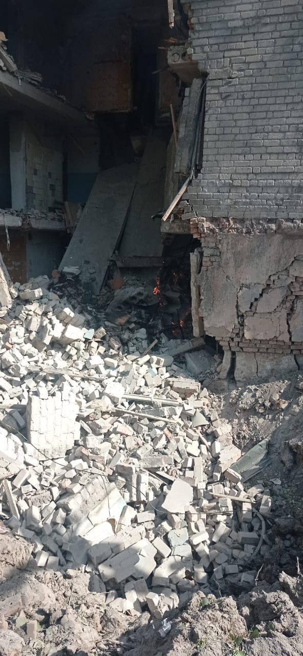 разбомбленная многоэтажка в Бахмуте