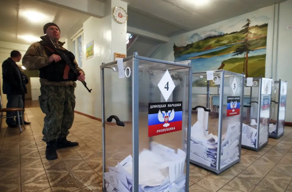 На окупованих територіях України оголосили про проведення “референдуму” щодо приєднання до Росії. Що відомо