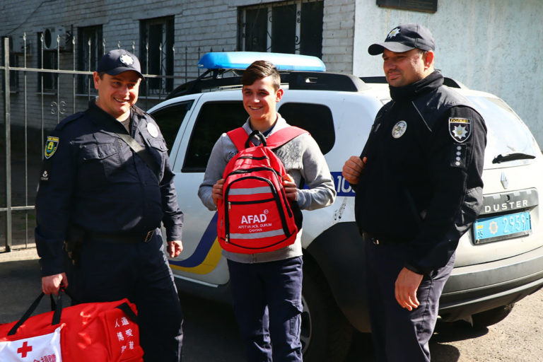 Підліток з Донеччини сам евакуювався з-під обстрілів. З його матір’ю працюють поліцейські (ФОТО, ВІДЕО)