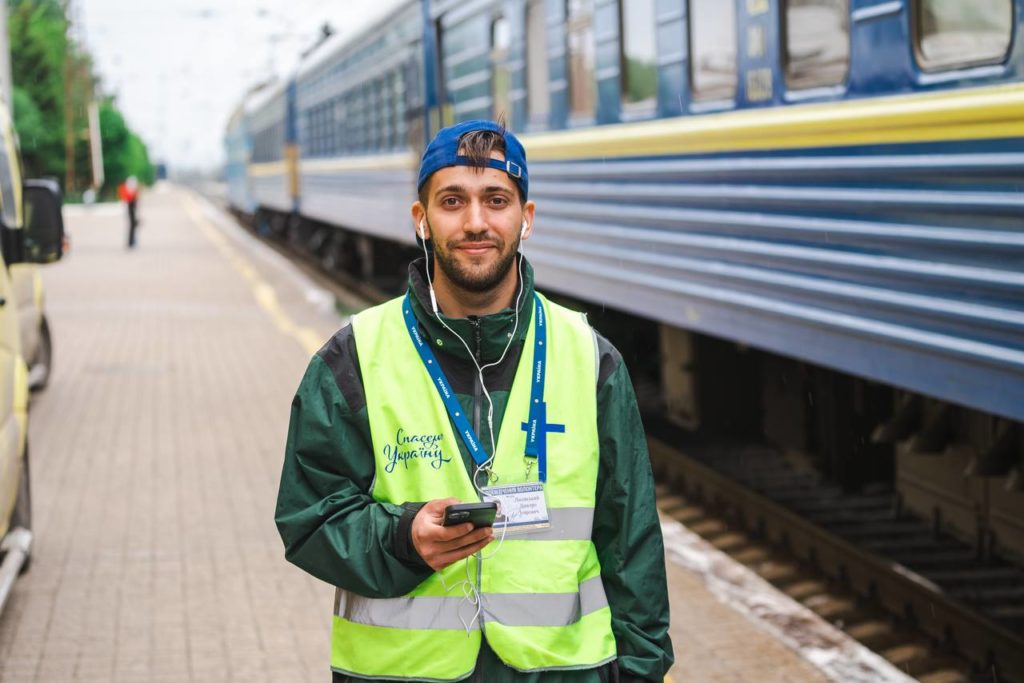 “Самой рискованной была поездка в Соледар”: как волонтеры БО “Спасем Украину” эвакуируют жителей востока (ВИДЕО, ФОТО)