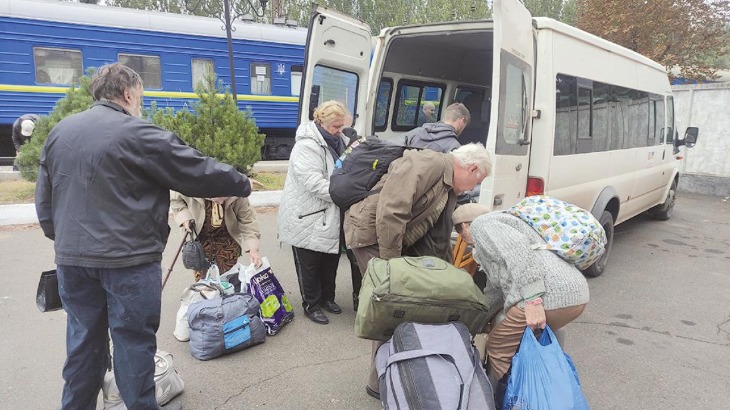 Куда звонить, чтобы бесплатно эвакуироваться из Донецкой области (список телефонов по громадам)
