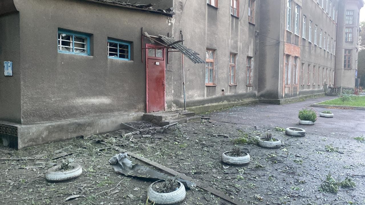 обстріляний будинок у Донецькій області