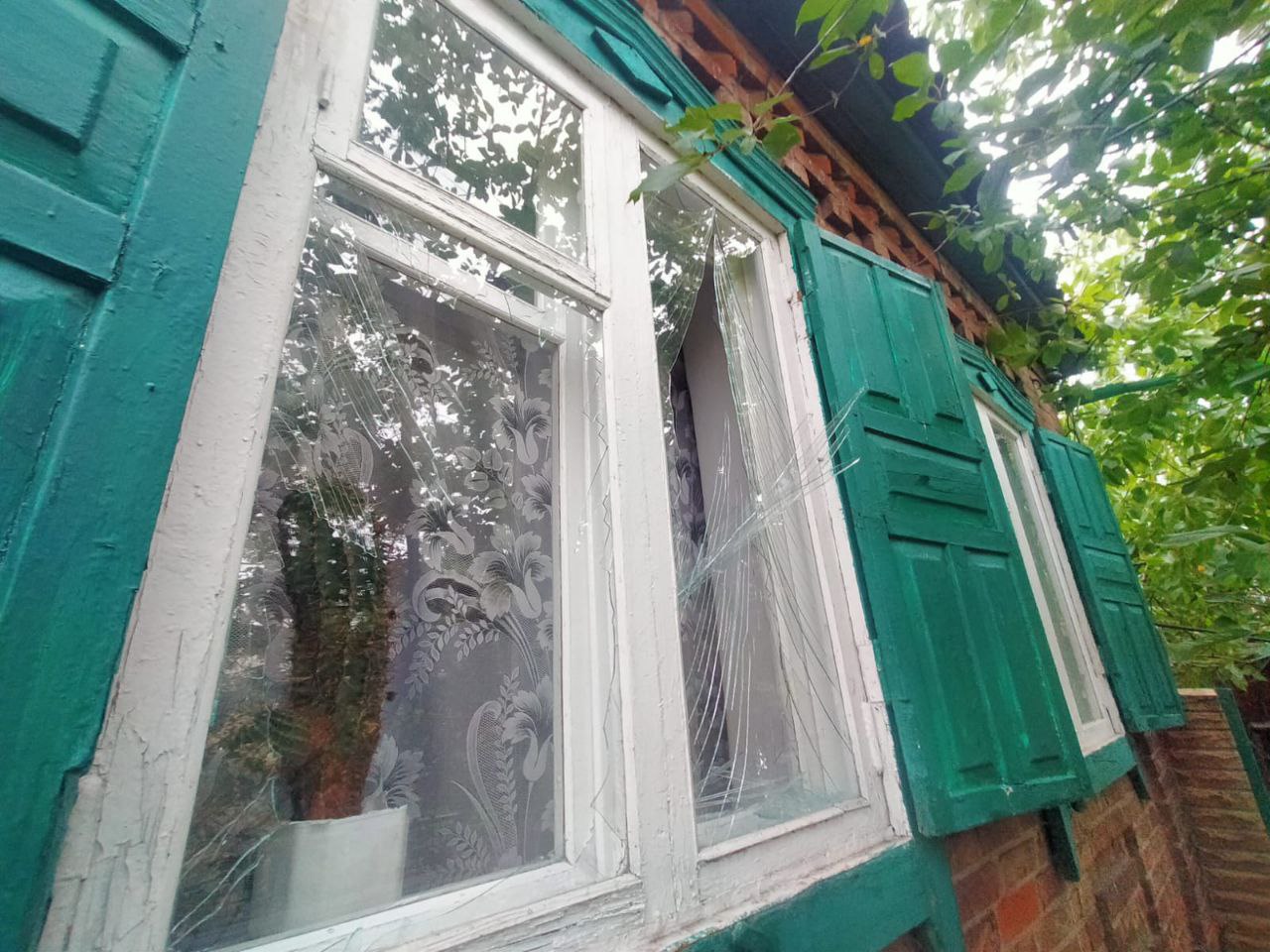 разрушенный обстрелом частный дом в Донецкой области
