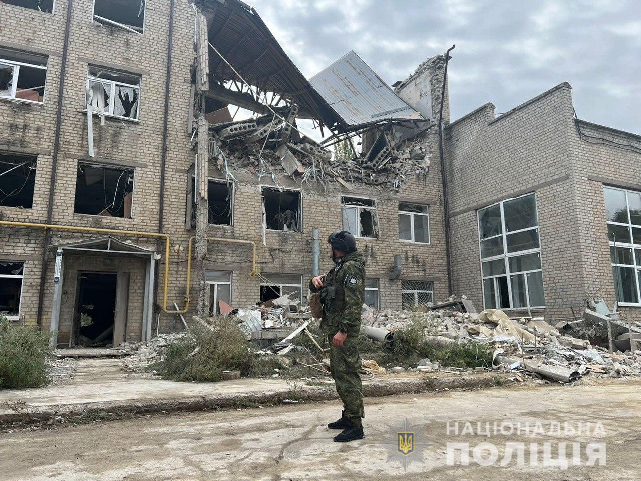Сутки на Донетчине: россияне убили 5 местных жителей, разрушили несколько десятков домов, две школы и детсад (обновлено) 1