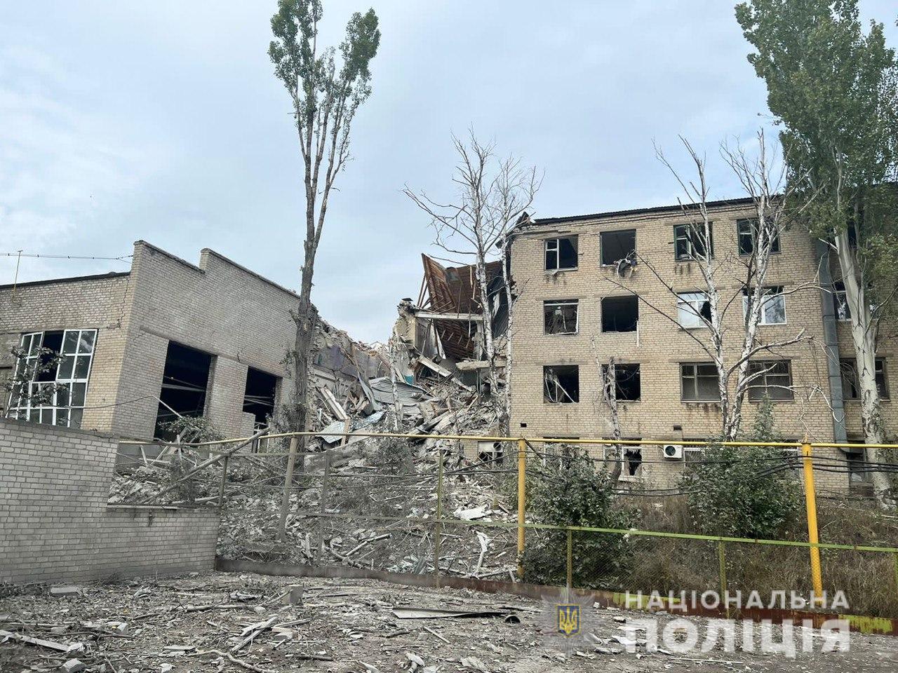 Сутки на Донетчине: россияне убили 5 местных жителей, разрушили несколько десятков домов, две школы и детсад (обновлено) 2