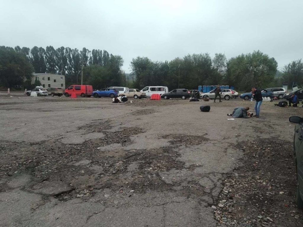 Окупанти вдарили по гуманітарній колоні на виїзді з Запоріжжя: є загиблі та поранені (ФОТО)