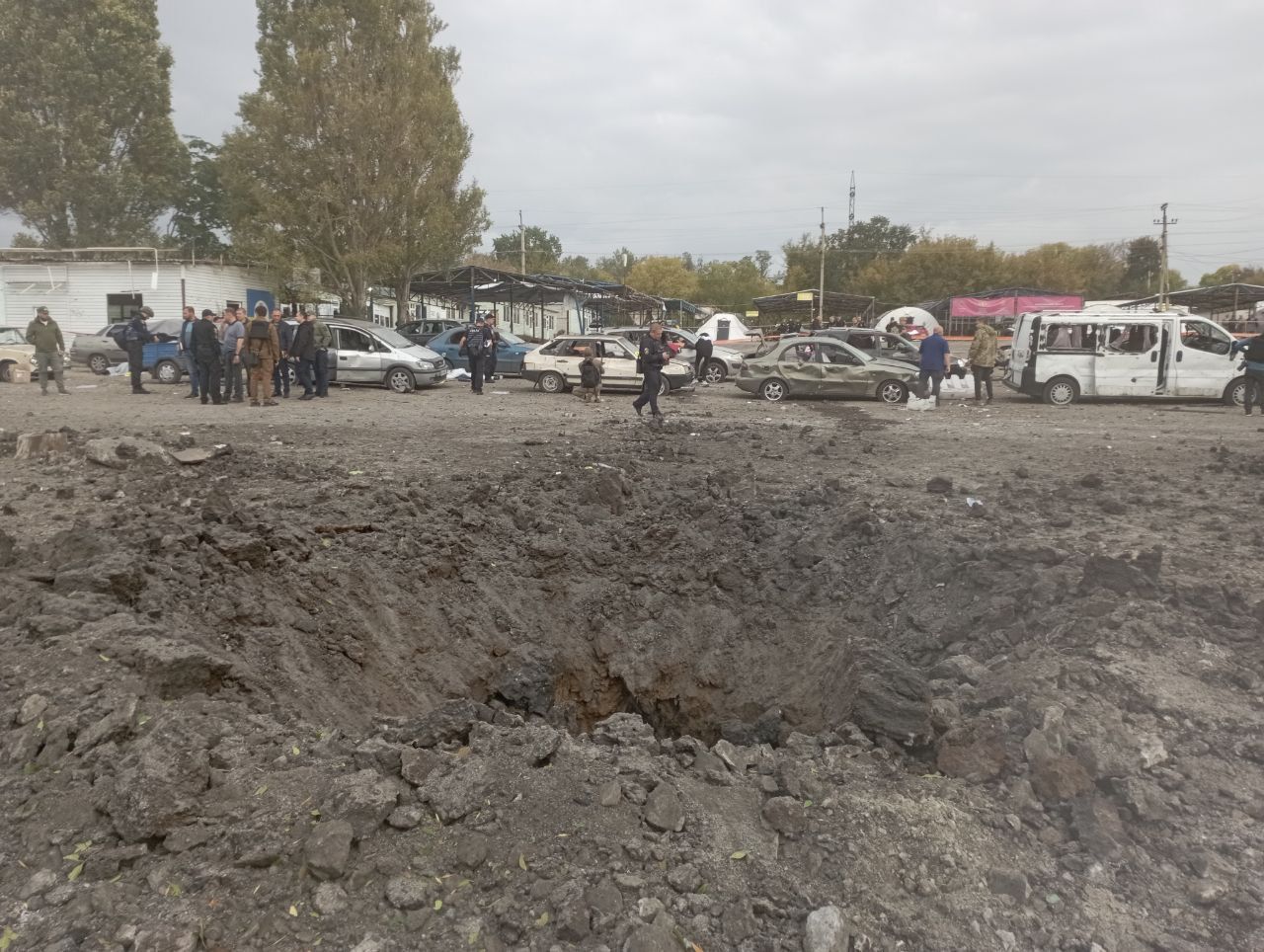 Оккупанты ударили по гуманитарной колонне на выезде из Запорожья: есть погибшие и раненые (ФОТО) 1