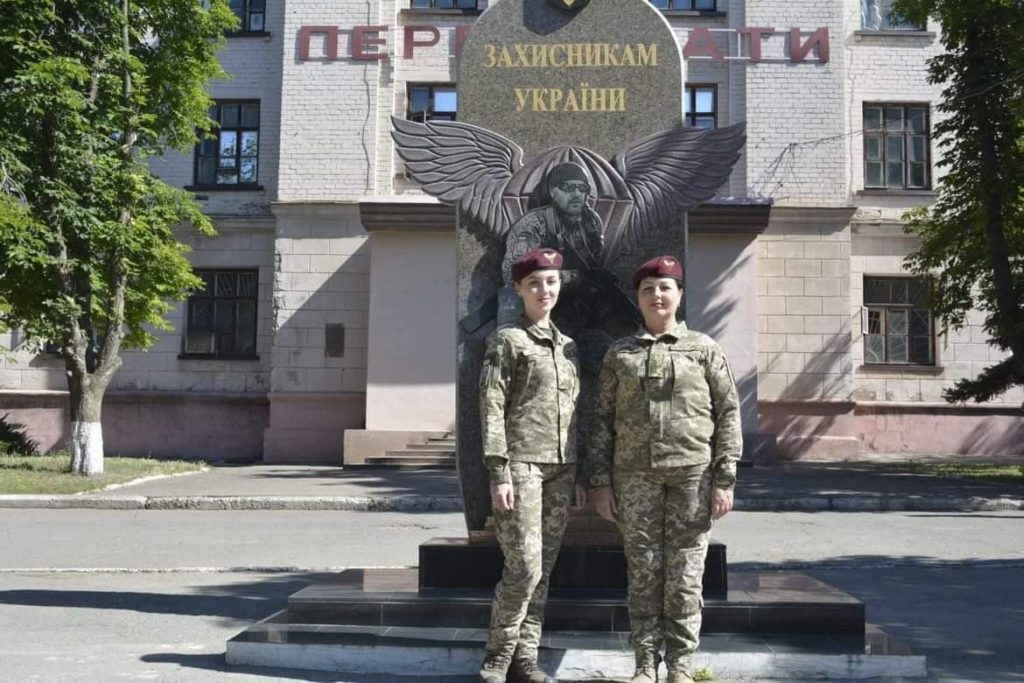 “В ВСУ моя дочь оказалась раньше меня”. История мамы и дочери, которые служат в рядах Вооруженных Сил Украины