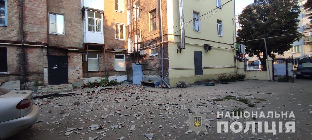 обстрелянная многоэтажка в Донецкой области