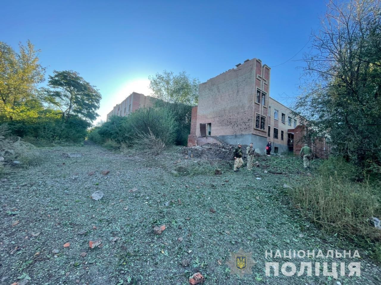 поврежденное учреждение в Донецкой области
