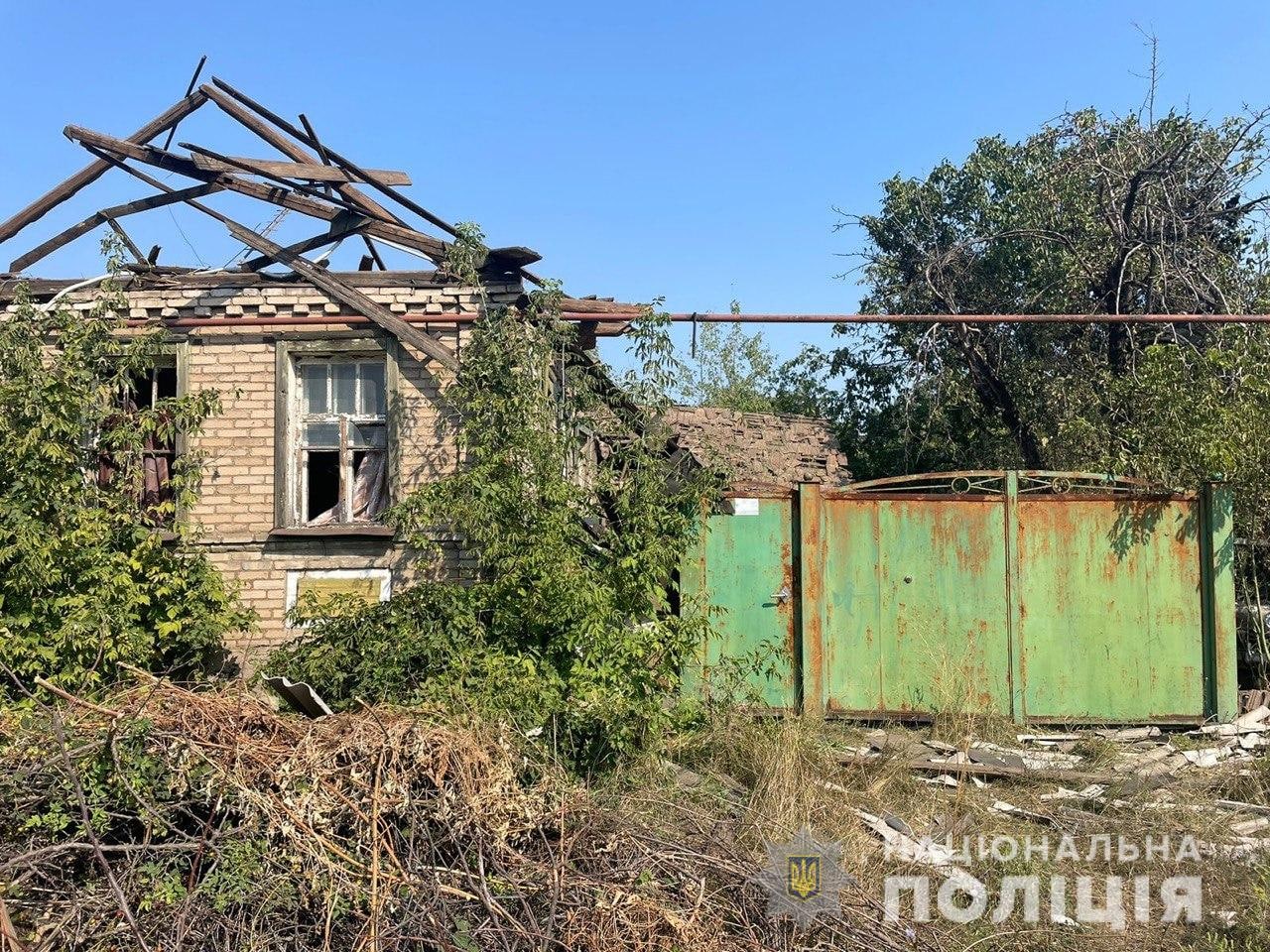 разрушенная крыша частного дома в Донецкой области
