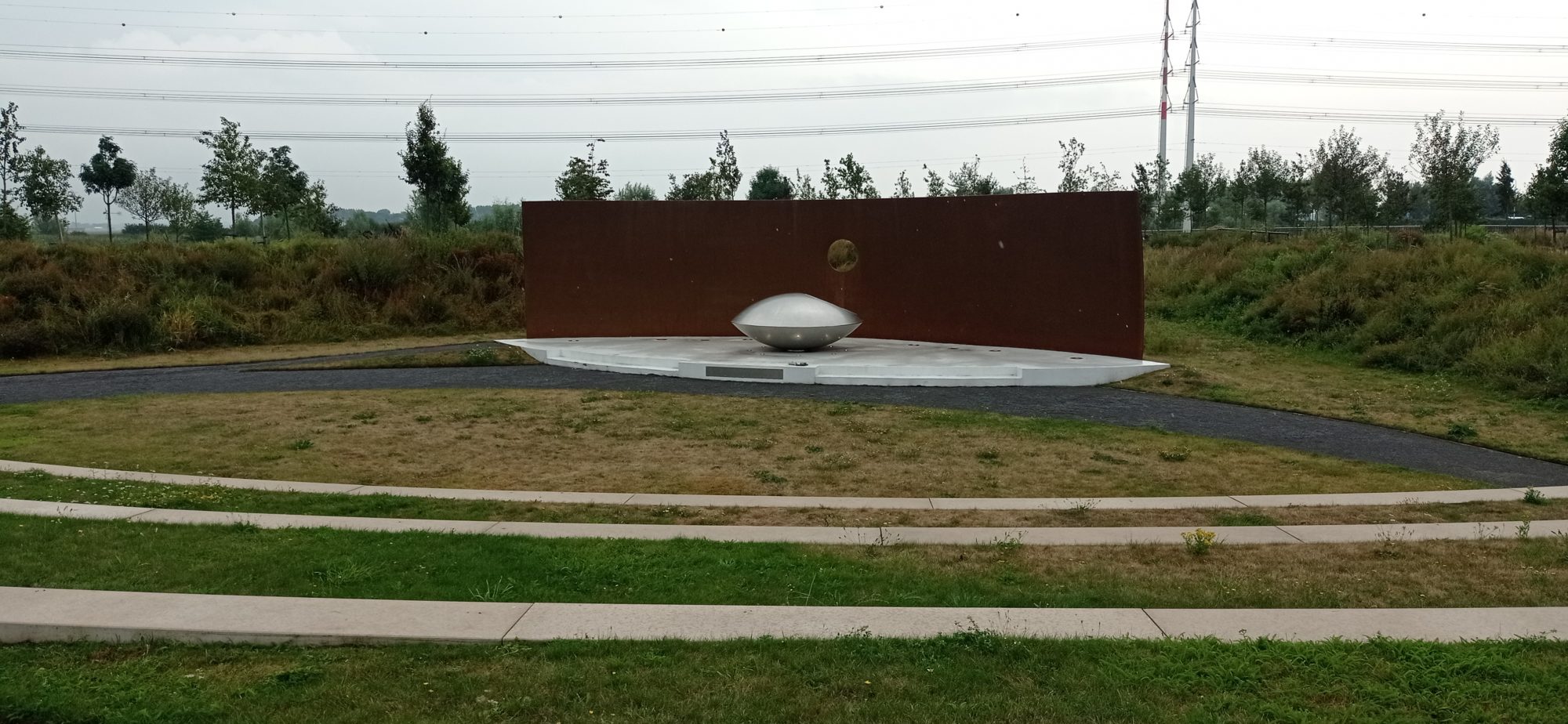 центральна частина національного монумента MH17 у Нідерландах