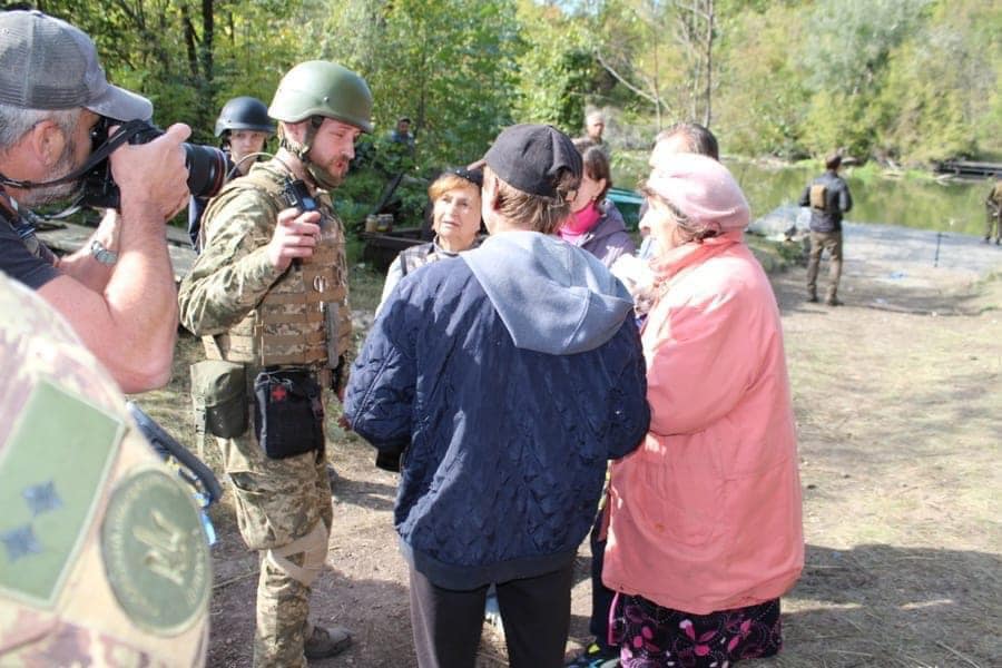 силовики эвакуировали людей из леса под Славянском