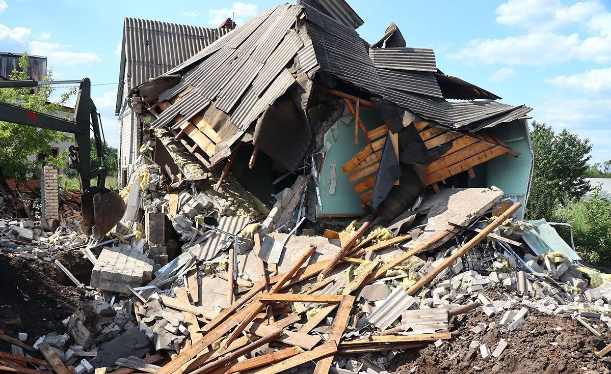 зруйнований приватний будинок в Донецькій області