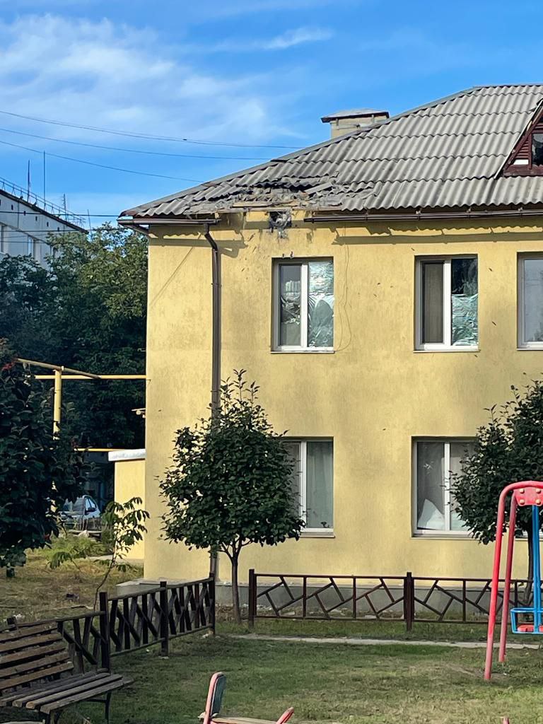 обстріляний багатоквартирний будинок в Донецькій області