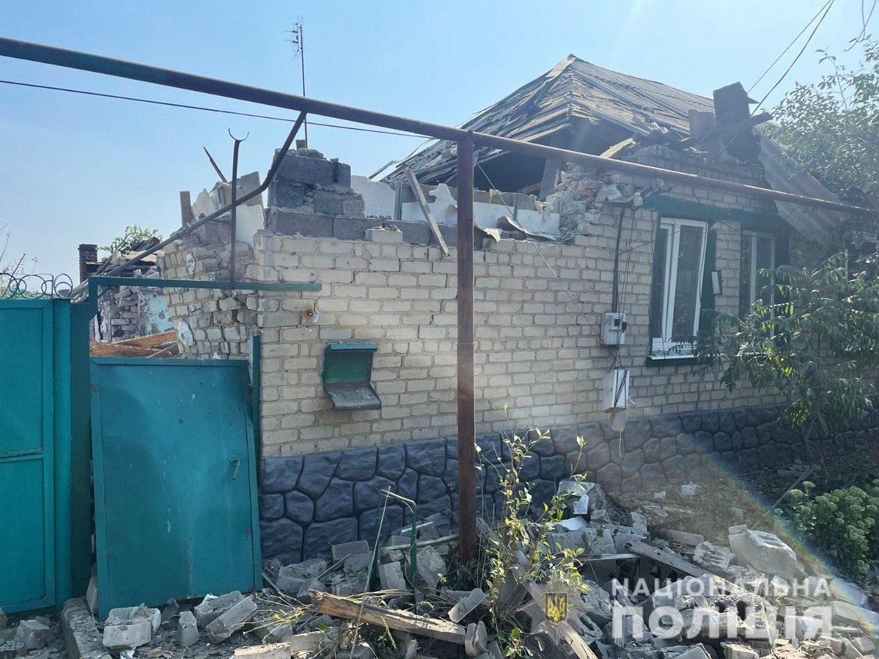 обстрелянный россиянами частный дом в Донецкой области