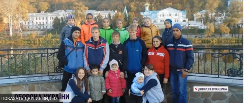 Зі Святогірська евакуювалася родина з 17 дітьми