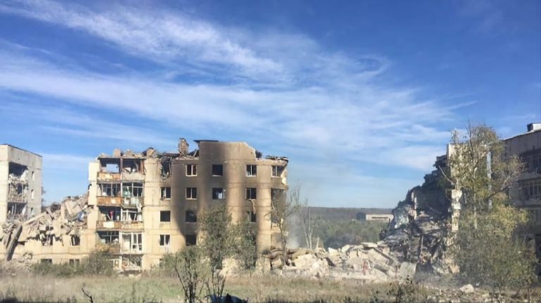 В Бахмуті наразі неможливо увімкнути світло та воду через знищену критичну інфраструктуру