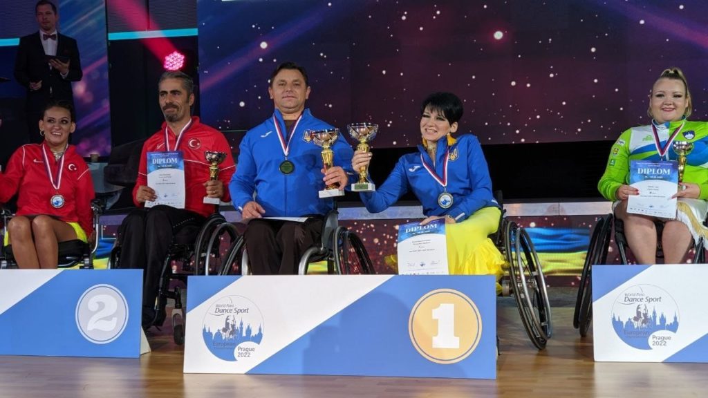 Самые успешные: славянцы завоевали 6 золотых наград на чемпионате Европы по танцам на колясках (ФОТО)