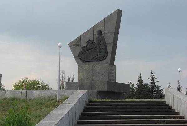 Памятник героям “гражданской войны” в Краматорске предлагают переименовать или демонтировать