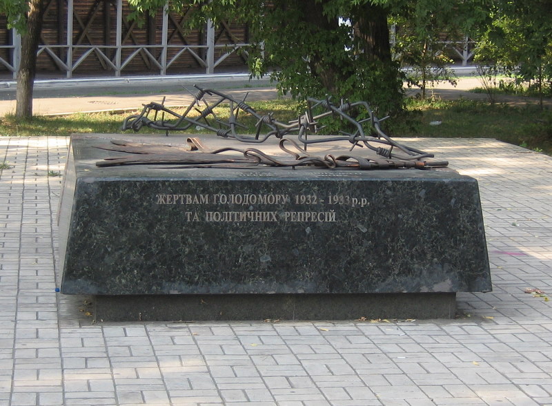 У Маріуполі окупанти знесли пам’ятник жертвам Голодомору 3