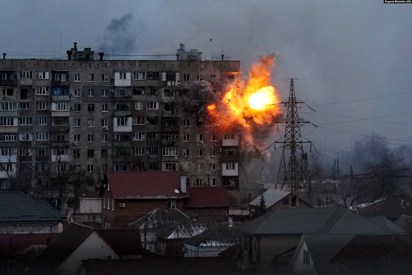 Росіяни обстріляли Маріуполь 11 березня, фото: Євген Малолєтка