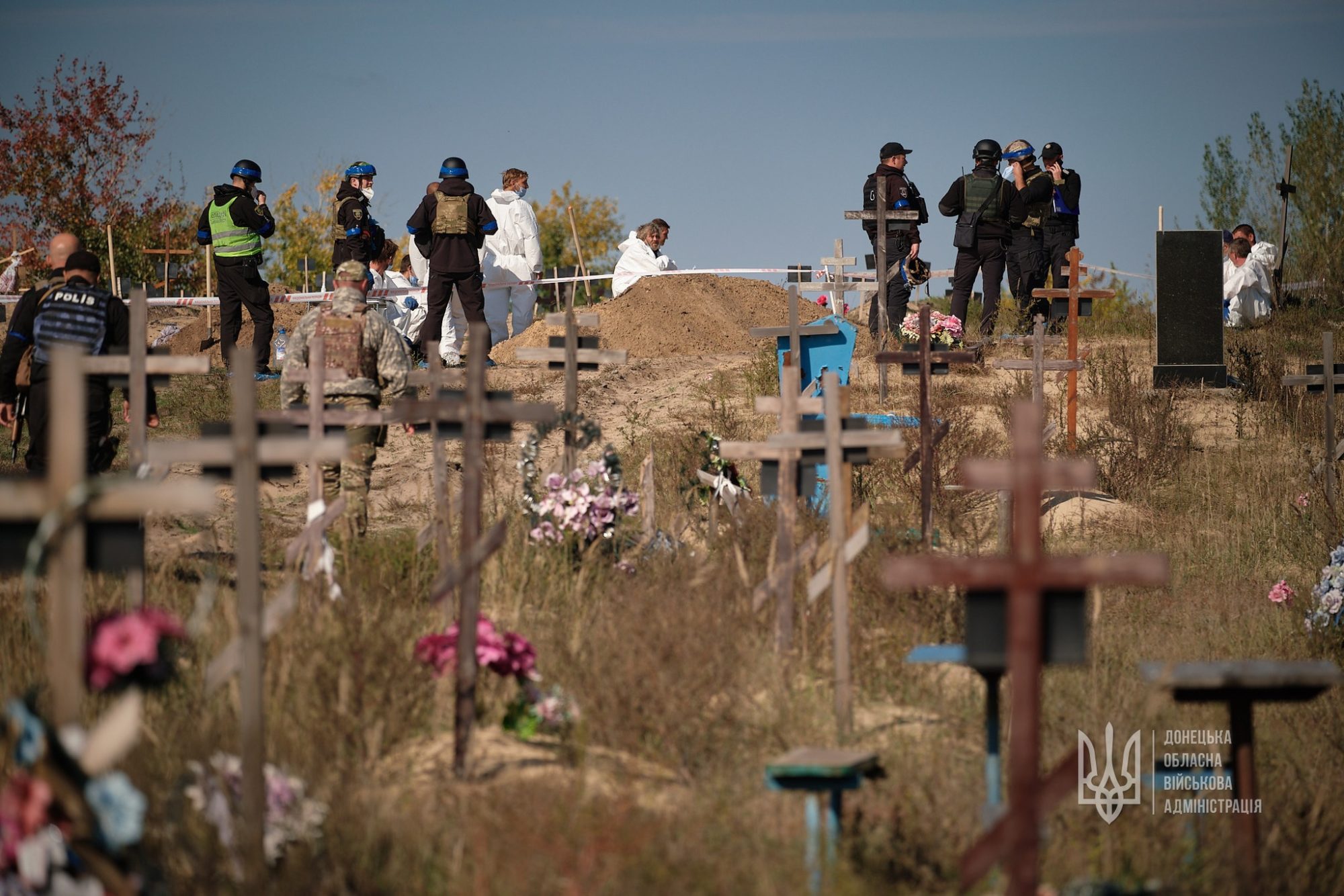 В Лимане и Святогорске начали перезахоронение тел хаотично погребенных погибших, их более 220 6