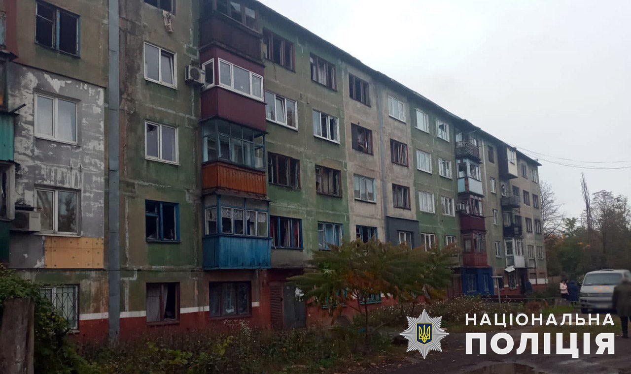 обстріляний багатоквартирний будинок в Донецькій області
