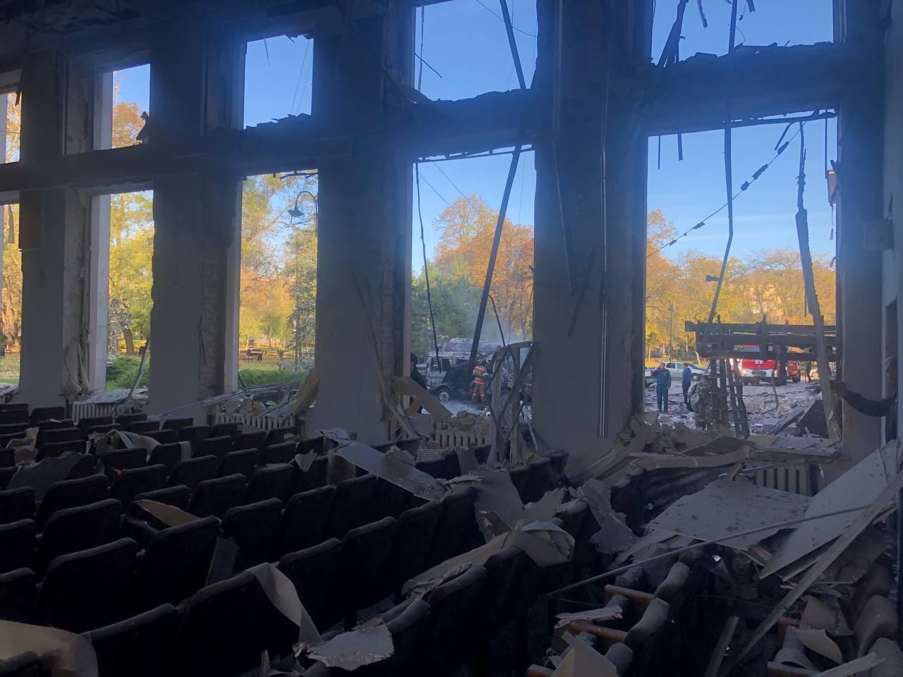 У Донецьку в будівлі мерії пролунали потужні вибухи. Повідомляють про поранених (ФОТО, ВІДЕО) 1